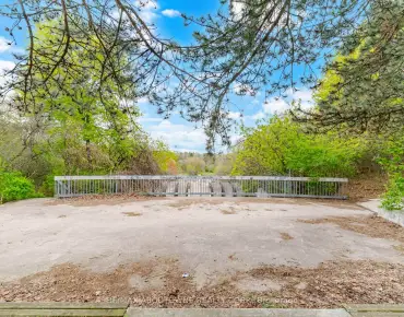 41 Plainsman Rd Streetsville, Mississauga 3 beds 3 baths 2 garage $1.25M
