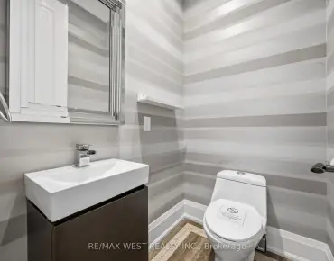 
502 King St E Moss Park, Toronto 2 beds 2 baths  garage $849.9K