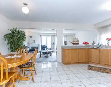 
12 Touchstone Dr Brookhaven-Amesbury, Toronto 3 beds 3 baths 2 garage $998K
