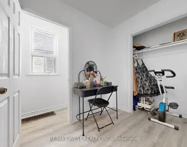 
26 Donnalyn Dr <a href='https://luckyalan.com/community.php?community=Toronto:Newtonbrook West'>Newtonbrook West, Toronto</a> 4 beds 2 baths 1 garage $899K