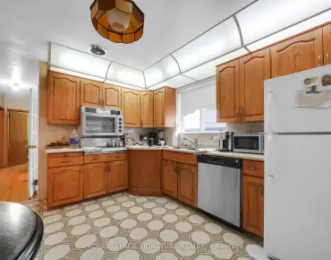 
11 Gablehurst Cres Tam O'Shanter-Sullivan, Toronto 5 beds 3 baths 2 garage $999K