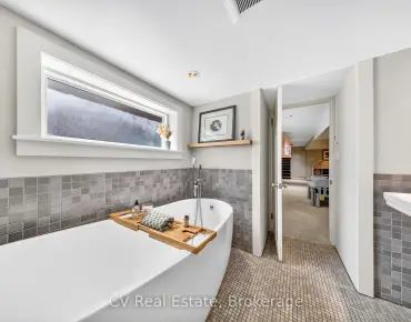 91 Borden St University, Toronto 5 beds 3 baths 2 garage $1.448M
