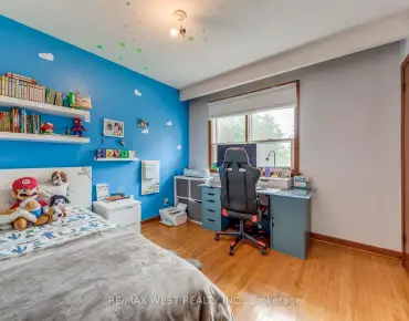 
48 Greengrove Cres <a href='https://luckyalan.com/community.php?community=Toronto:Parkwoods-Donalda'>Parkwoods-Donalda, Toronto</a> 3 beds 2 baths 1 garage $1.399M