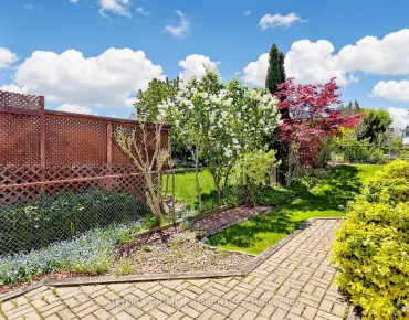 6415 Dunray Crt Streetsville, Mississauga 3 beds 2 baths 2 garage $1.349M