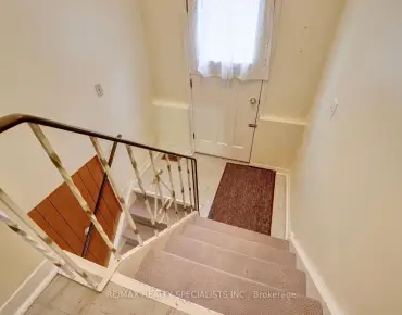 3427 Martins Pine Cres Erin Mills, Mississauga 3 beds 2 baths garage $839K