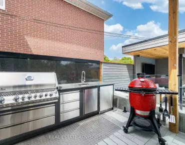 
16 Caravan Dr <a href='https://luckyalan.com/community.php?community=Toronto:Banbury-Don Mills'>Banbury-Don Mills, Toronto</a> 2 beds 3 baths 2 garage $2.298M