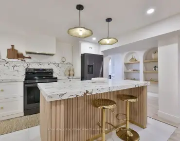 32 Lobo Mews Islington-City Centre West, Toronto 3 beds 2 baths 2 garage $1.099M
