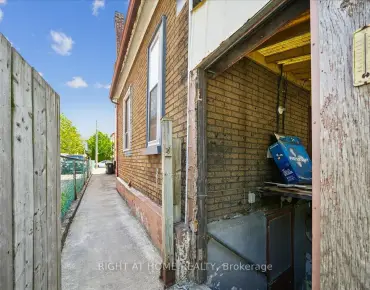 63 Coral Gable Dr Humbermede, Toronto 3 beds 3 baths 1 garage $798K