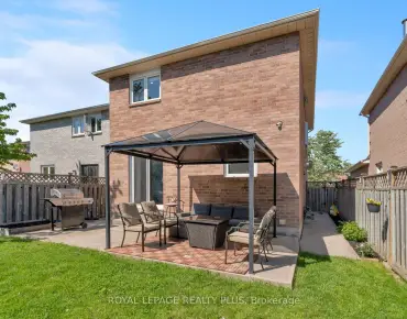 
3302 Cardross Rd Applewood, Mississauga 3 beds 3 baths 2 garage $1.359M