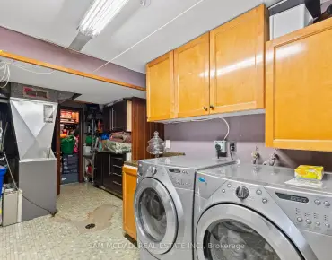 30 Chaplin Cres <a href='https://luckyalan.com/community_CN.php?community=Toronto:Yonge-Eglinton'>Yonge-Eglinton, Toronto</a> 4 beds 3 baths 1 garage $2.2M