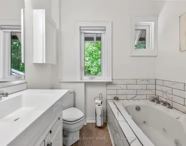 175B Finch Ave E <a href='https://luckyalan.com/community.php?community=Toronto:Willowdale East'>Willowdale East, Toronto</a> 3 beds 3 baths 1 garage $1.118M