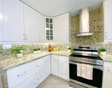 30 Theodore Dr Streetsville, Mississauga 5 beds 4 baths garage $1.625M
