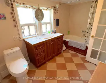 
502 King St E Moss Park, Toronto 2 beds 2 baths  garage $849.9K
