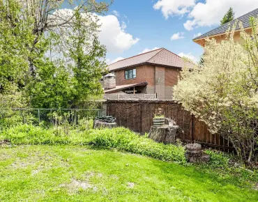 239 Pineway Blvd <a href='https://luckyalan.com/community_CN.php?community=Toronto:Bayview Woods-Steeles'>Bayview Woods-Steeles, Toronto</a> 3 beds 4 baths 2 garage $1.335M