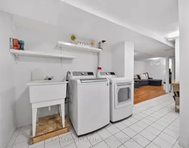 2342 Bankside Dr Central Erin Mills, Mississauga 3 beds 3 baths 1 garage $925K