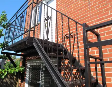 
34 Rustywood Dr <a href='https://luckyalan.com/community.php?community=Toronto:Parkwoods-Donalda'>Parkwoods-Donalda, Toronto</a> 3 beds 4 baths 2 garage $1.585M