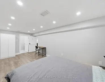 164B Edmonton Dr <a href='https://luckyalan.com/community_CN.php?community=Toronto:Pleasant View'>Pleasant View, Toronto</a> 4 beds 3 baths 1 garage $1.098M
