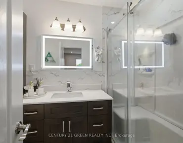 30 Theodore Dr Streetsville, Mississauga 5 beds 4 baths garage $1.625M