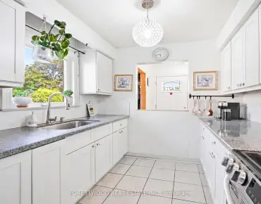 7303 Lantern Fly Hllw Meadowvale Village, Mississauga 4 beds 4 baths 1 garage $1.179M