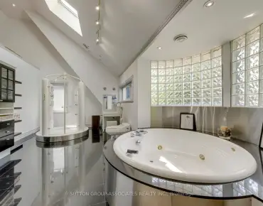 51 Piggott Mews Weston, Toronto 3 beds 3 baths 1 garage $799K