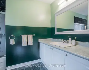 923 Blyleven Blvd East Credit, Mississauga 4 beds 3 baths 2 garage $1000K