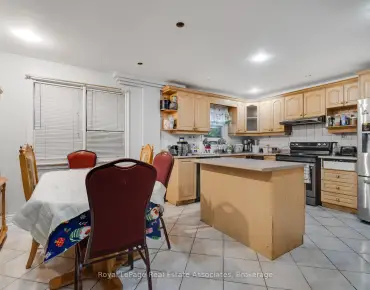 
70 Tanjoe Cres <a href='https://luckyalan.com/community.php?community=Toronto:Newtonbrook West'>Newtonbrook West, Toronto</a> 3 beds 2 baths 1 garage $999K