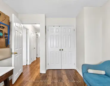 32 Woodland Park Rd Birchcliffe-Cliffside, Toronto 2 beds 1 baths 1 garage $599K