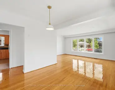
17 Elvina Gdns <a href='https://luckyalan.com/community.php?community=Toronto:Mount Pleasant East'>Mount Pleasant East, Toronto</a> 3 beds 2 baths 1 garage $1.249M