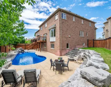 27 Bremen Ln Streetsville, Mississauga 4 beds 3 baths 1 garage $899.999K