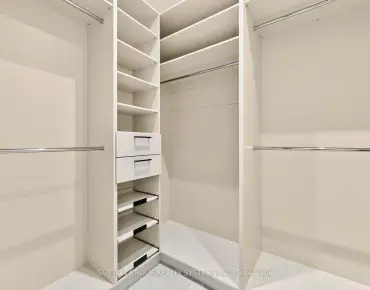 203 Elmhurst Ave <a href='https://luckyalan.com/community_CN.php?community=Toronto:Lansing-Westgate'>Lansing-Westgate, Toronto</a> 2 beds 3 baths  garage $1.048M