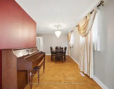 Sandgate Cres Clarkson, Mississauga 2 beds 2 baths garage $869K