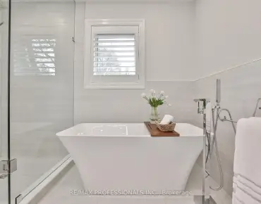 70 Bunnell Cres Downsview-Roding-CFB, Toronto 3 beds 2 baths 2 garage $1.399M