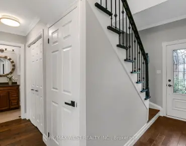 930 Maramis Crt Lorne Park, Mississauga 3 beds 3 baths 2 garage $1.45M
