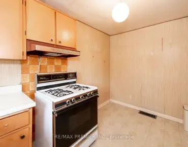 34 William Cragg Dr Downsview-Roding-CFB, Toronto 3 beds 3 baths 2 garage $799K