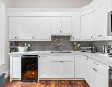 
Lundene Rd Clarkson, Mississauga 4 beds 2 baths  garage $794.9K