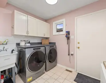 102 Salina St Streetsville, Mississauga 3 beds 4 baths 1 garage $1.11M