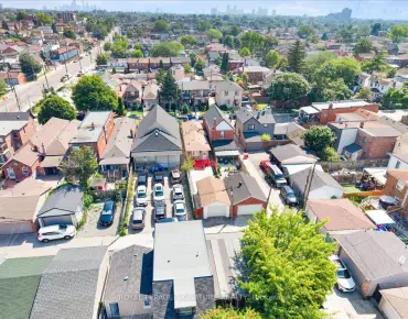 
56 Broadlands Blvd <a href='https://luckyalan.com/community.php?community=Toronto:Parkwoods-Donalda'>Parkwoods-Donalda, Toronto</a> 3 beds 5 baths 1 garage $1.45M