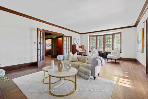 Mississauga Mineola community 1520 Pinetree Cres For Sale