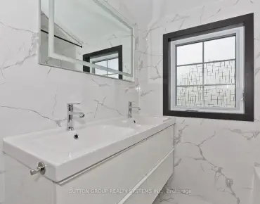 30 Ulster St University, Toronto 4 beds 3 baths garage $1.658M