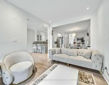 
2621A Keele St Maple Leaf, Toronto 3 beds 4 baths 1 garage $988.8K
