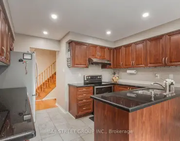 
Flagship  Applewood, Mississauga 3 beds 2 baths 1 garage $850K