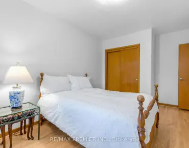 
84 Ranee Ave Englemount-Lawrence, Toronto 3 beds 3 baths  garage $890K