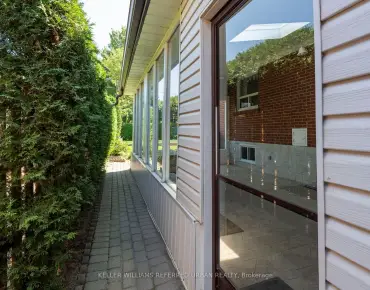 
8 Zezel Way Dorset Park, Toronto 3 beds 4 baths 1 garage $787K