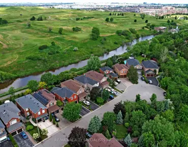 Sandgate Cres Clarkson, Mississauga 2 beds 2 baths garage $869K