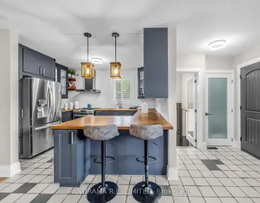 430 Pharmacy Ave Clairlea-Birchmount, Toronto 2 beds 2 baths garage $789K