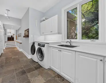 
2221 Florian Rd Cooksville, Mississauga 3 beds 3 baths 2 garage $1.25M
