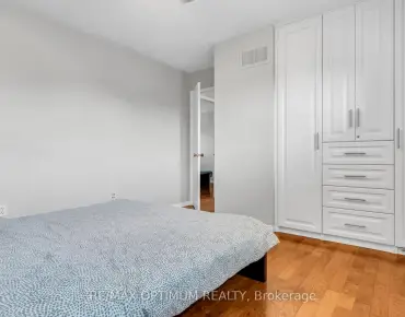 7181 Tabbyman Walk Meadowvale Village, Mississauga 3 beds 4 baths 1 garage $1.16M
