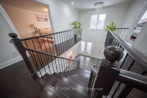Mississauga Sheridan community 2088 Perran Dr For Sale