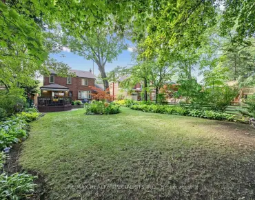 16 Piggott Mews Weston, Toronto 3 beds 2 baths 1 garage $799.999K