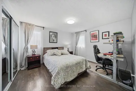 Mississauga Hurontario community 5235 Huntingfield Dr For Sale
